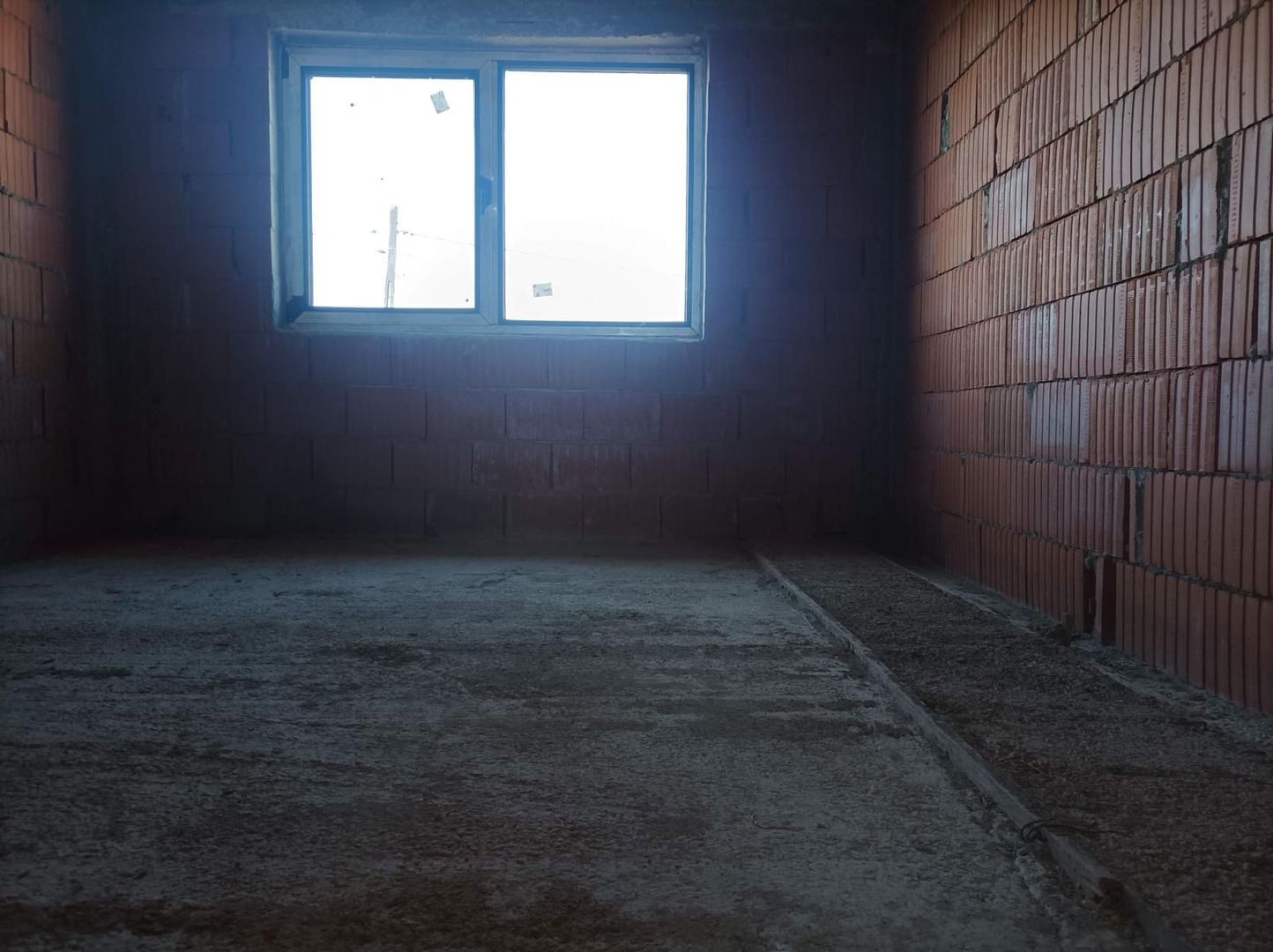 Aproape de oraș! Vânzare casă cu 5 camere în Ulmi! - Poză 14