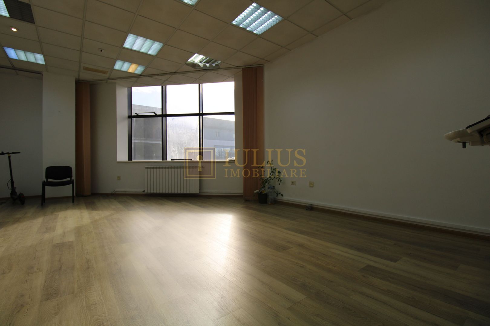 Cladirea Enel, 33 mp, Luminos. - Poză 5