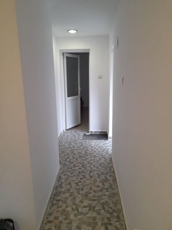 Dristor, Piata Ramnicu Sarat, casa - Poză 9