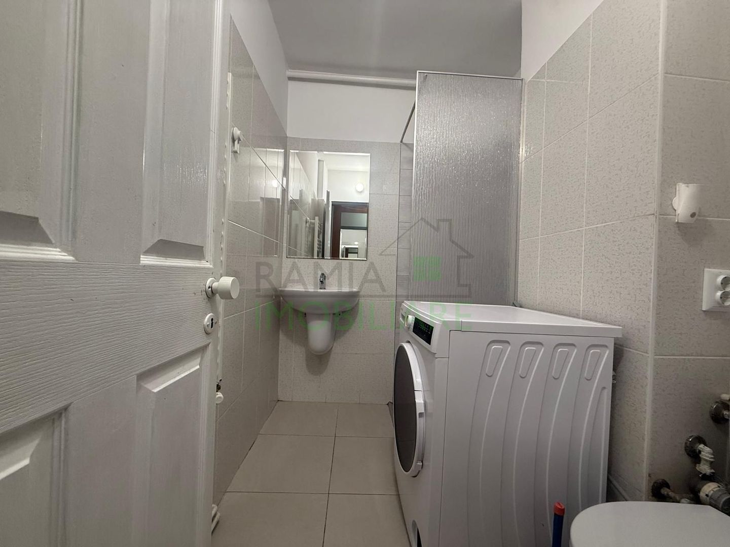 Garsonieră Astra – parter înalt, poziționată pe mijloc, cu beci și baie renovată - Poză 7