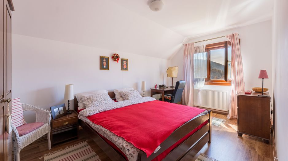 Casă de vacanță în Poiana Mărului. - Poză 8