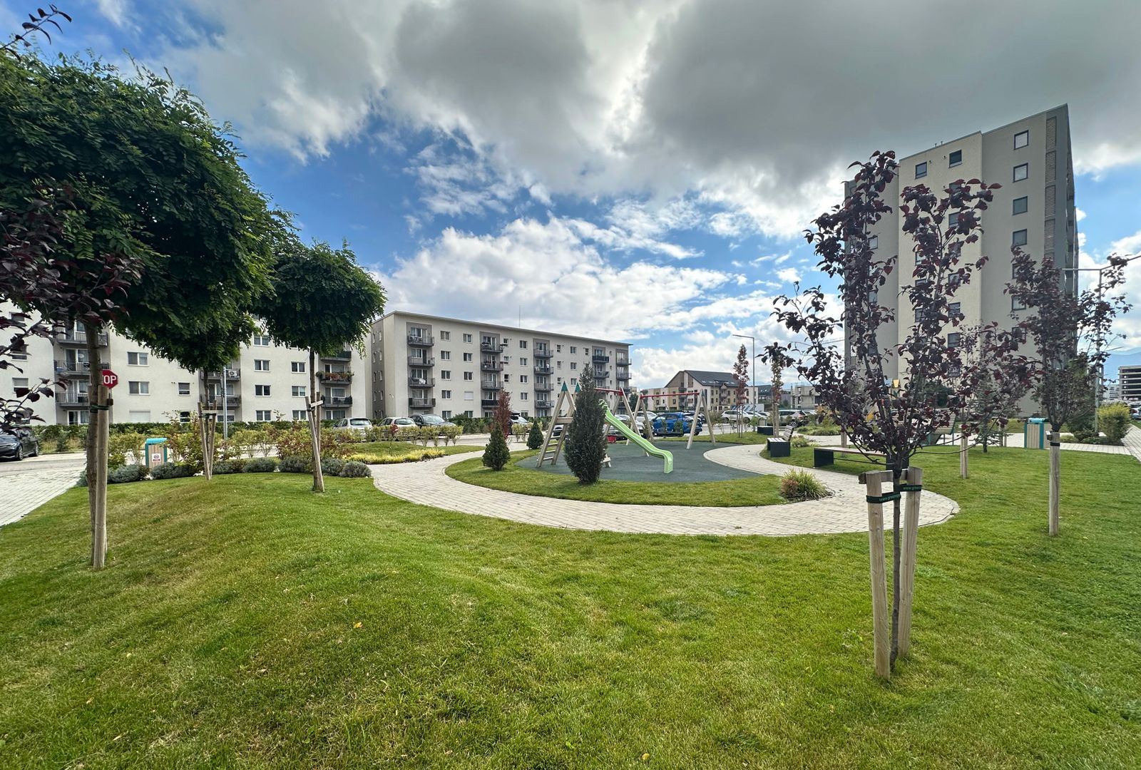 Apartament tip studio cu bucătăria mobilată zona Coresi Brasov - Poză 1