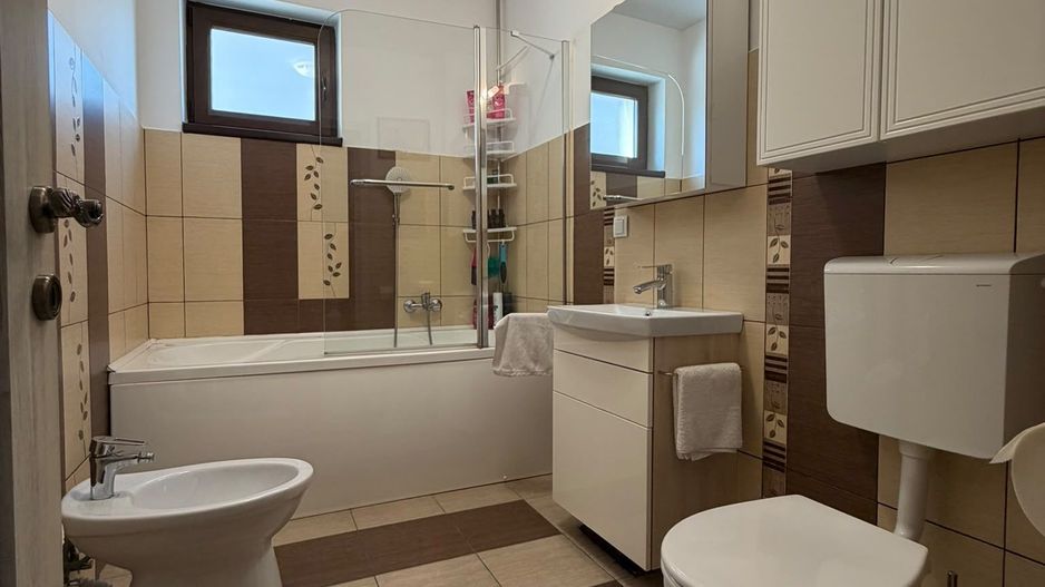 Apartament 3 camere, curte, boxa, parcare, Sub Cetate - Poză 6