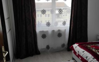 BRASADAS vinde ap 3 camere etajul 3/4. - Poză 3