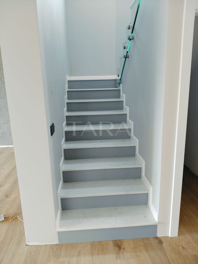 Casă modernă în Sânnicoara, teren 739 mp, garaj dublu și terase - Poză 2