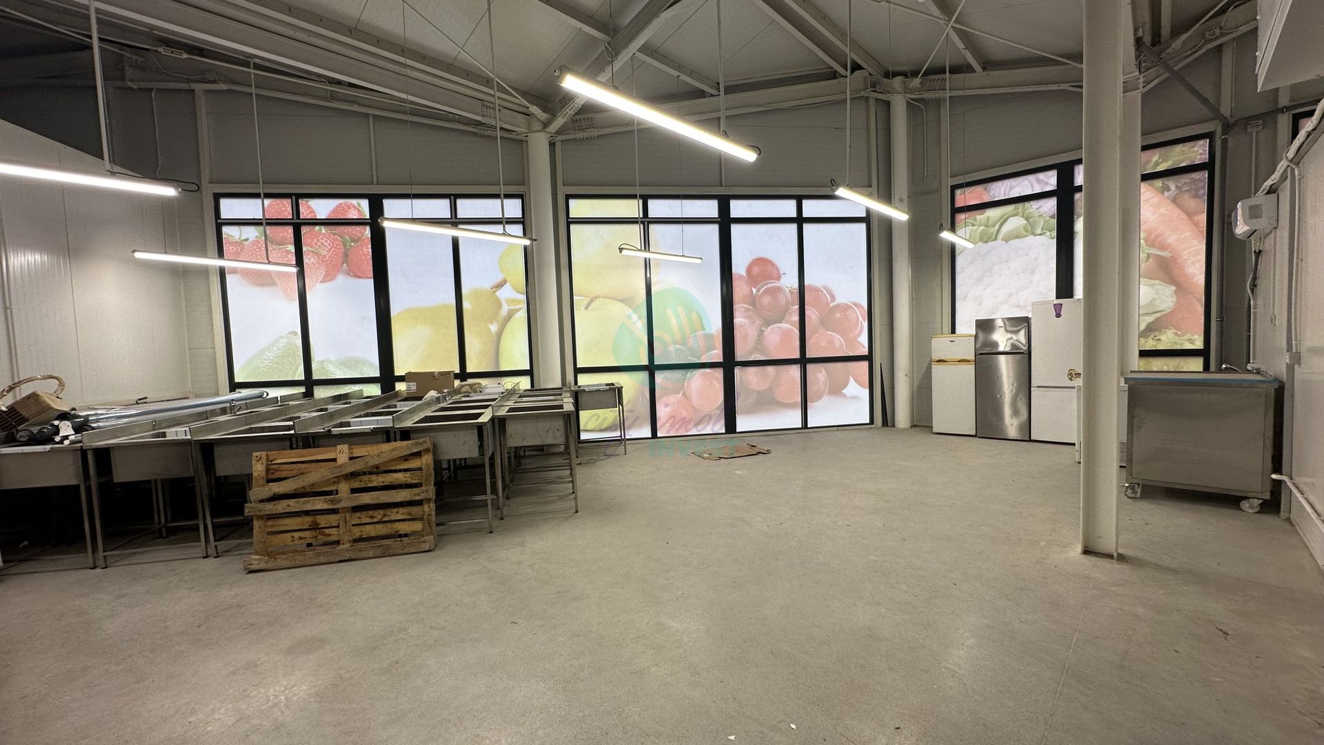 Spatii comerciale de inchiriat in PIATA DELFINULUI - Poză 2