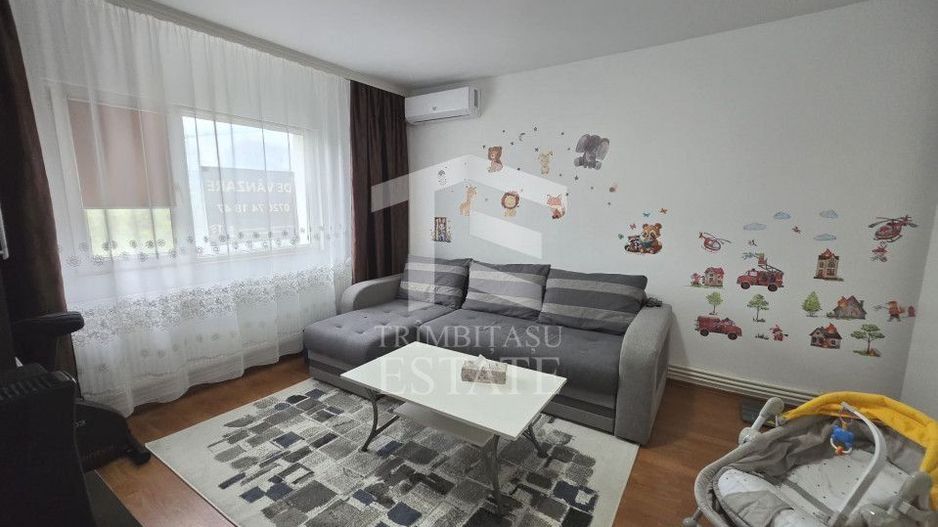 INEL I - Apartament cu centrala pe gaz, loc de parcare si pod de 60 mp - Poză 2