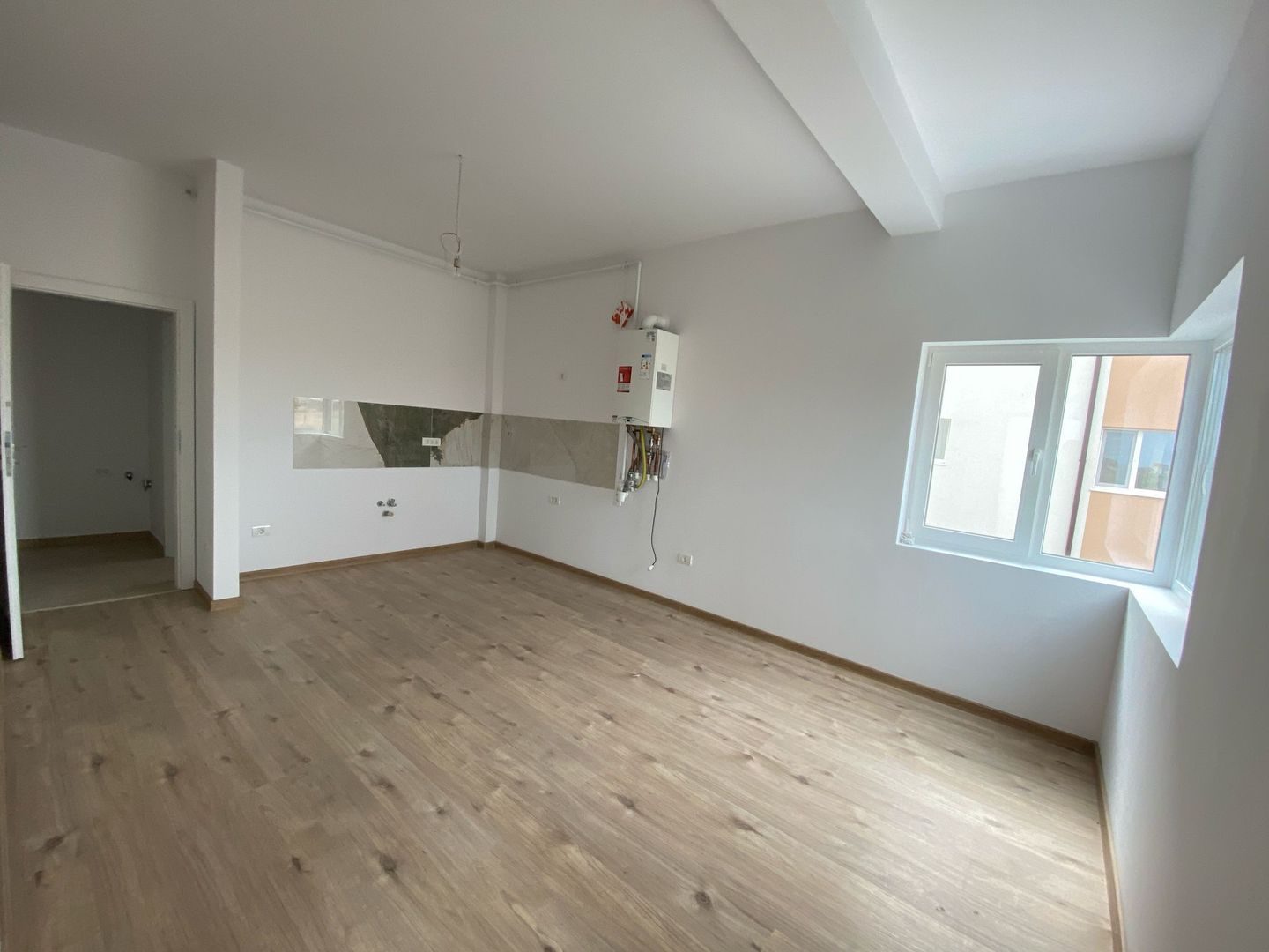 Giroc-Neptun | 2-3 Camere | Centrala proprie | Loc de parcare - Poză 2