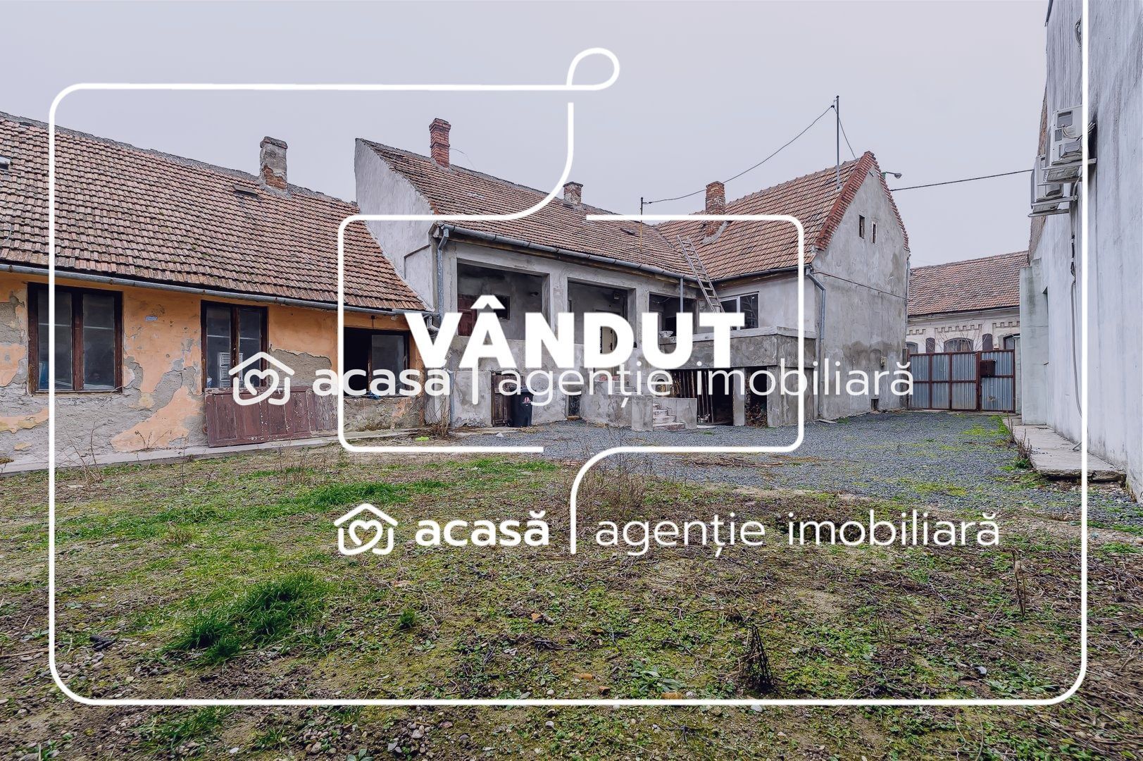 VANDUT! Casa din caramida - teren 612 mp - Centru Arad - COMISION 0% - Poză 1