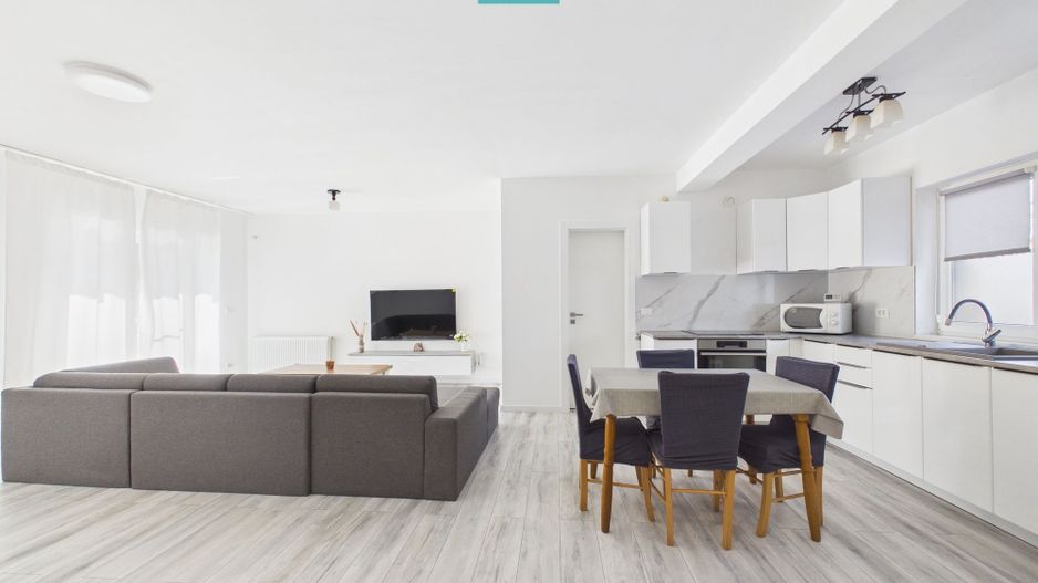 Casă înșiruită în Via Carmina- Vladmirescu - Poză 1