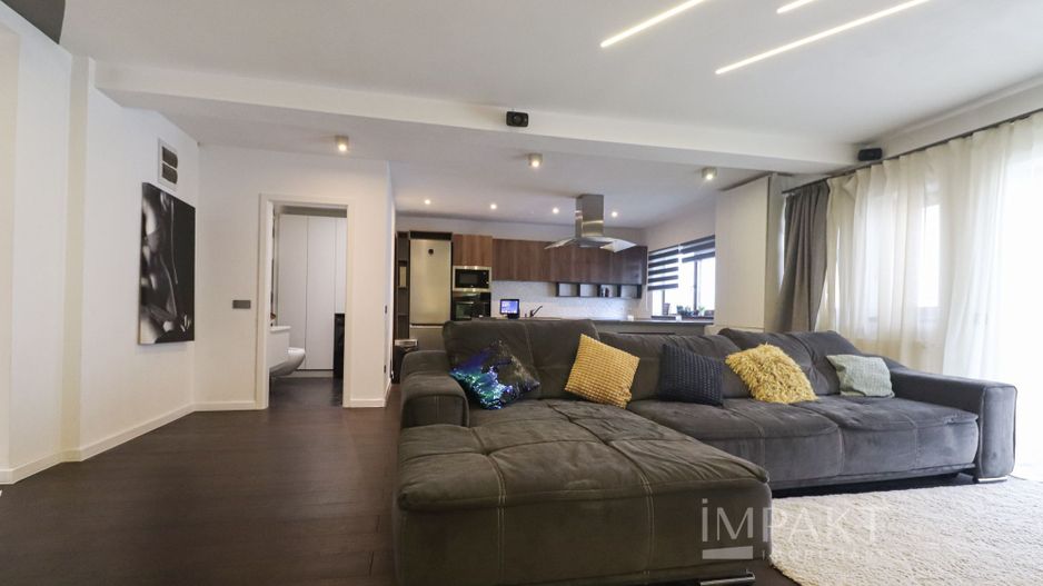 Apartament spatios cu balcon si terasa, complet mobilat, Europa! - Poză 3