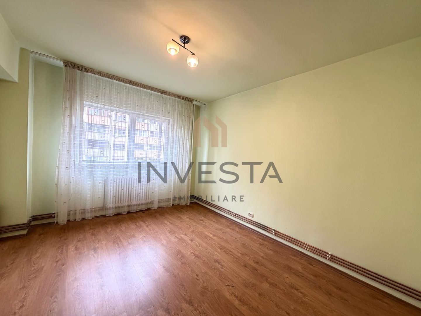 Apartament cu 2 camere decomandate , in zona Pietei Marasti ! - Poză 1