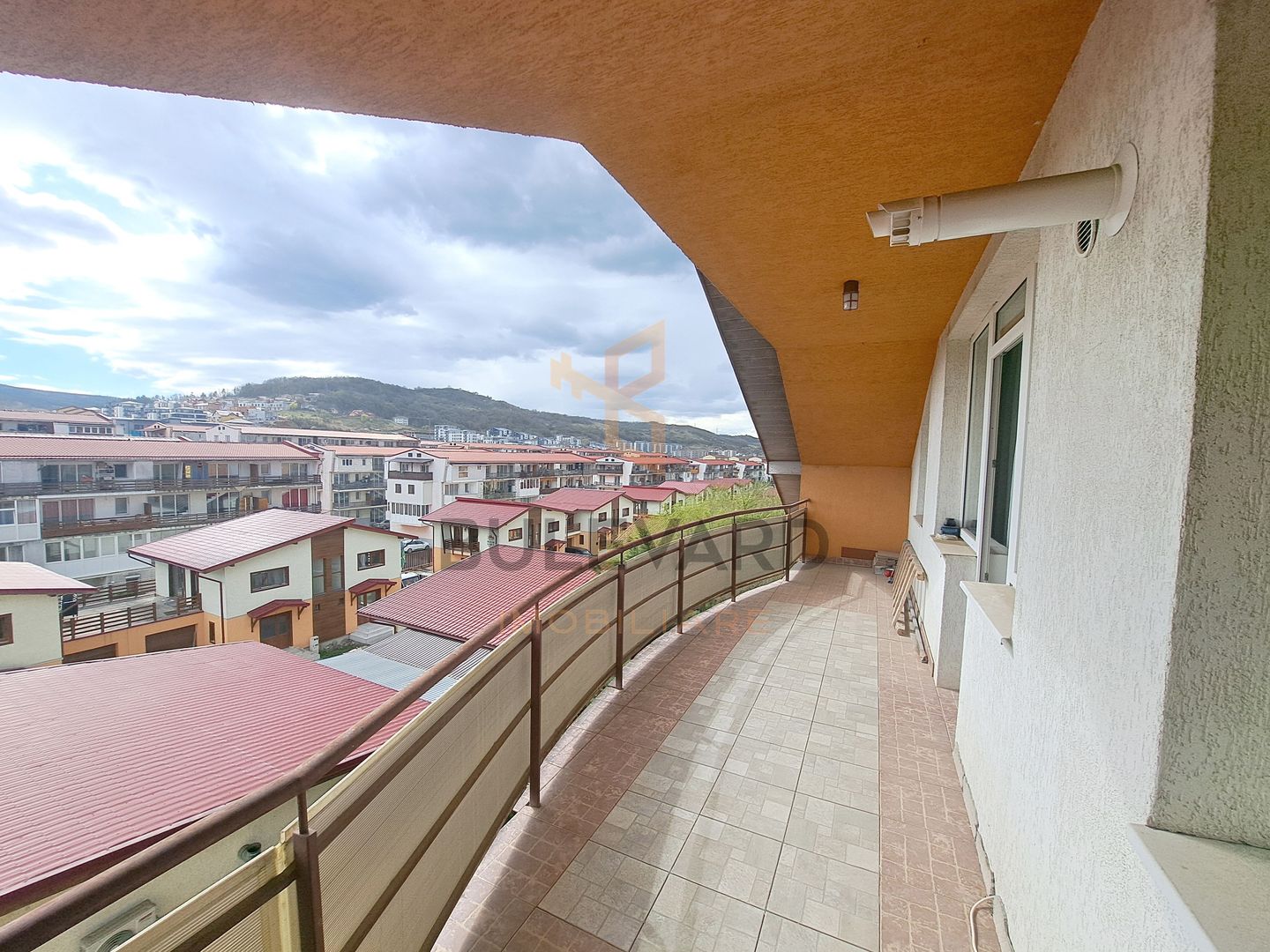 Apartament 4 camere 128 mp utili, centru Floresti - Poză 1