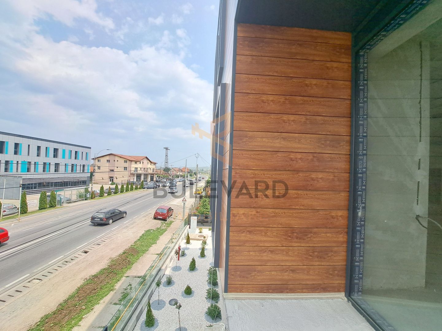 Cladire comerciala situata la drum intens circulat, 1365 mp utili + 20 parcari - Poză 21