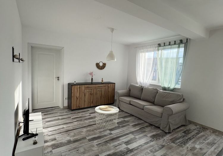Vand apartament cu 2 camere - Poză 1