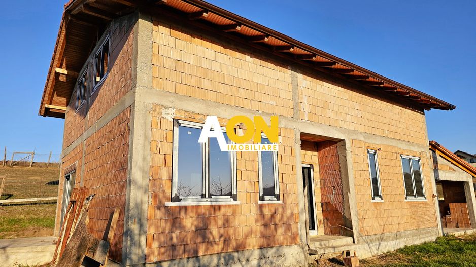 Casa la rosu, 5 camere, garaj, 479 mp teren, com. Ciugud - Poză 2