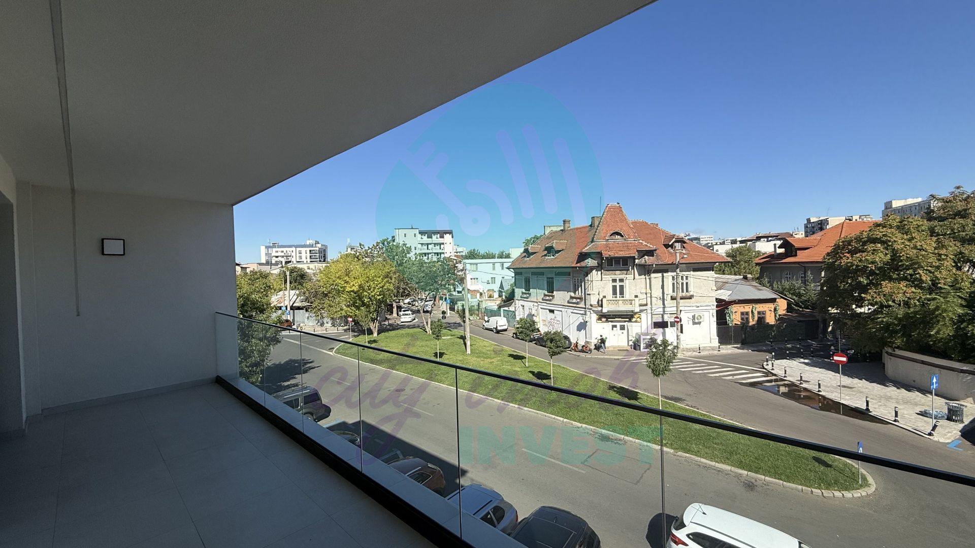 Apartament cu LIFT IN INTERIOR si doua terase de 21 mp in total - Poză 3