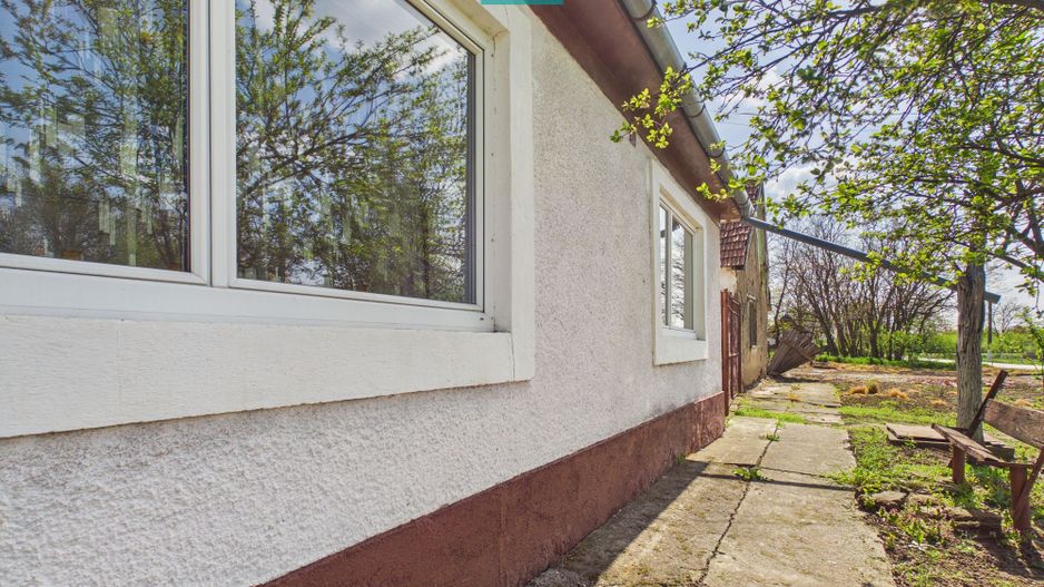 Casă cu 3 camere și 1047 mp în Peregu Mic - Poză 2