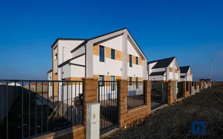 Duplex cu 4 camere si teren generos de 352 mp – Mosnita Noua - Poză 37