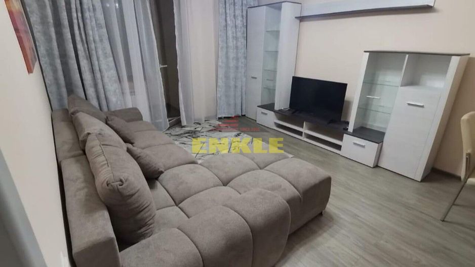 De închiriat apartament cu 3 camere - Poză 1