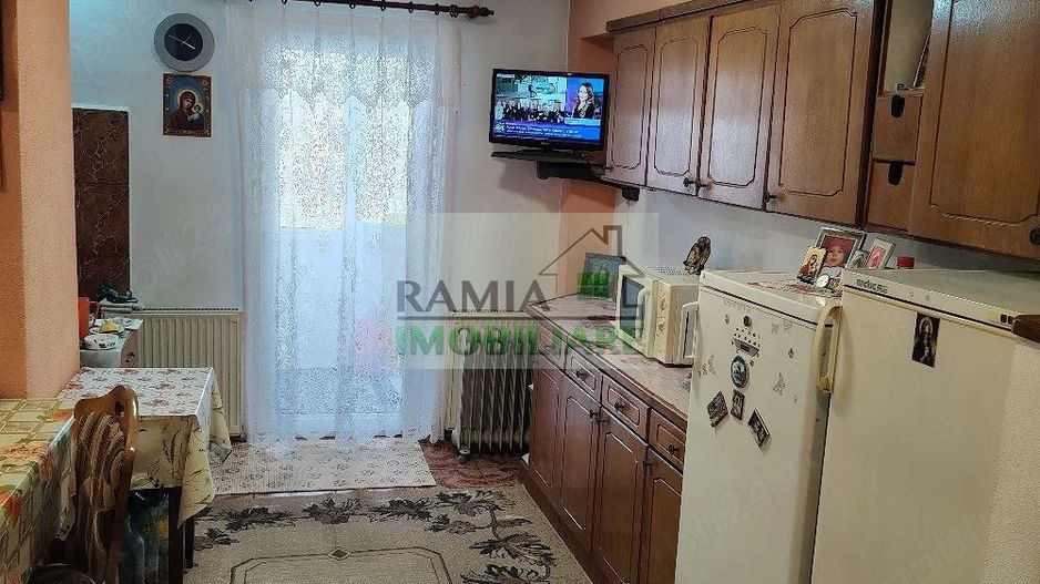 Apartament 3 camere decomandat, etaj 1, 2 balcoane și garaj – Râșnov - Poză 2