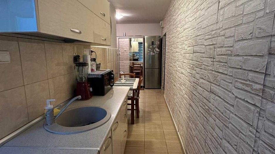 Garsonieră 38 mp, parter, balcon închis, boxă, metrou 2 min - Poză 4