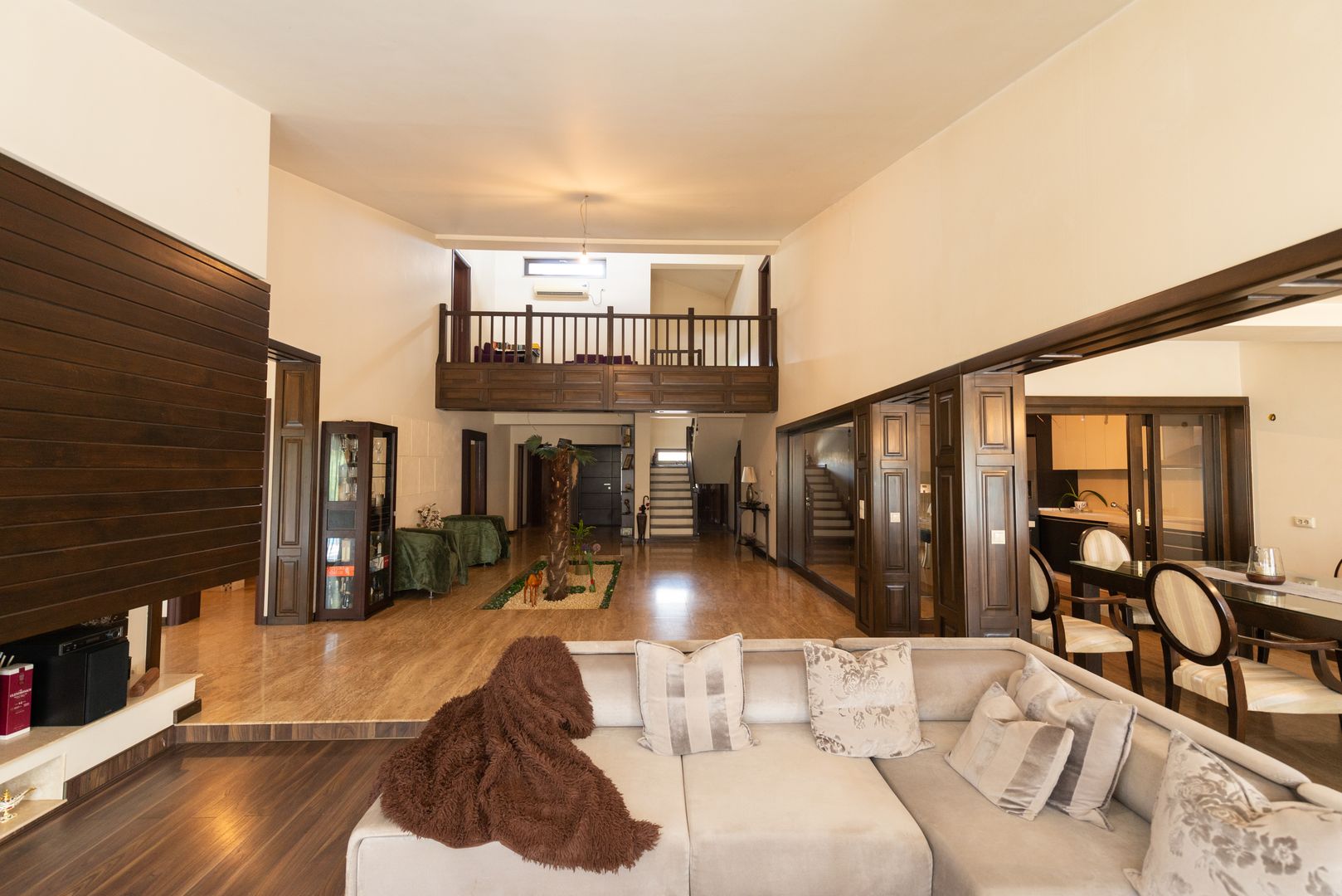 Vila cu piscina, 6 camere, 254mp utili, 815mp teren, com. Berceni - Poză 11