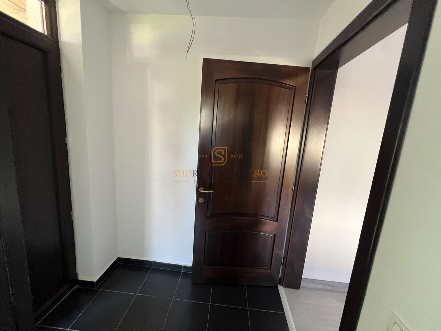 Vila individuala cu 7 camere, 5 dormitoare, teren 363 mp-Com. Berceni - Poză 14