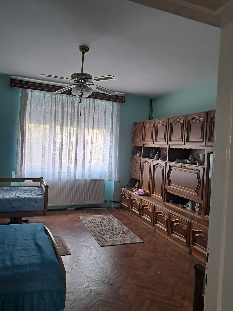 Casă de vânzare ,semicentral - Poză 2