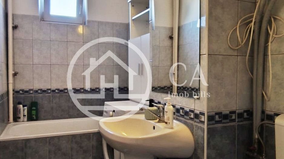 Apartament de vânzare cu 3 camere în zona Rogerius, Oradea - Poză 12