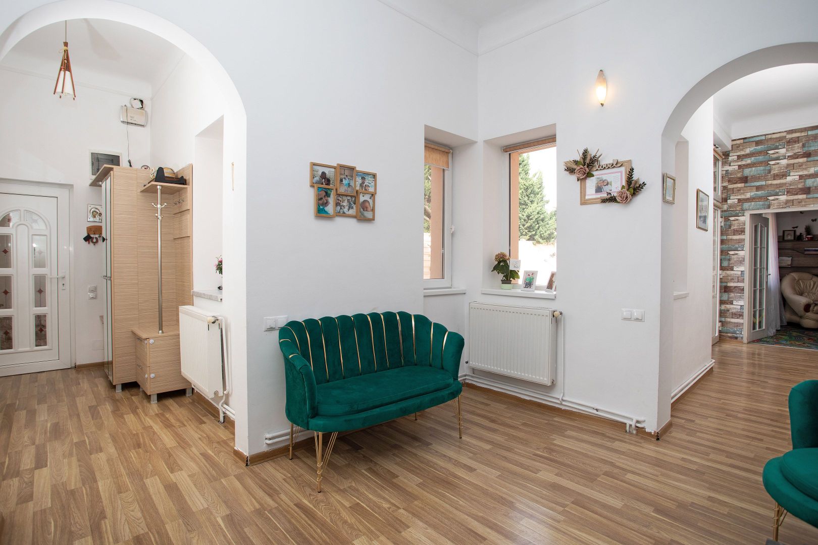 Vilă, singur în curte, central, Oradea 128 mp. 800  E/lună. Comision 0 - Poză 4