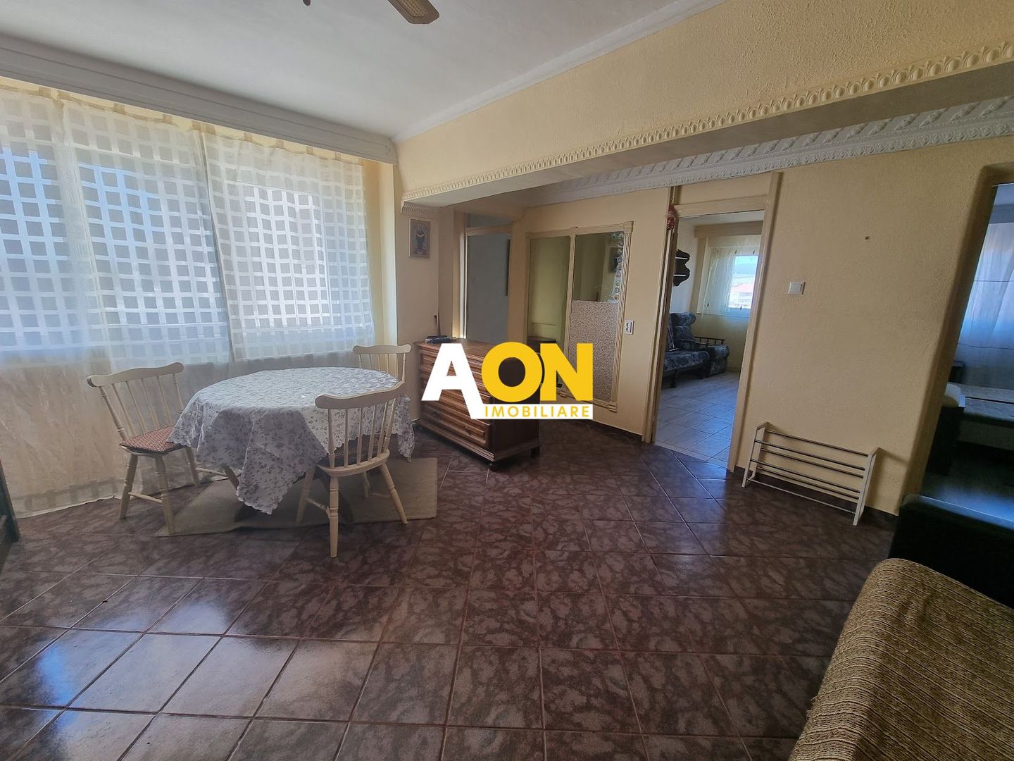 Apartament 3 Camere Decomandat, Zona Cetate - Poză 1