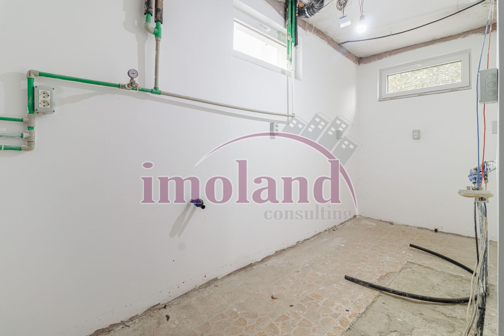 Inchiriere imobil - cu garaj si curte - birou/clinica/gradinita - Poză 25
