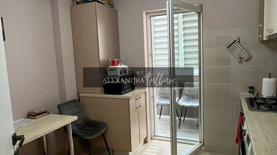 Apartament 2 camere decomandate, balcon, etaj intermediar, parcare - Poză 4