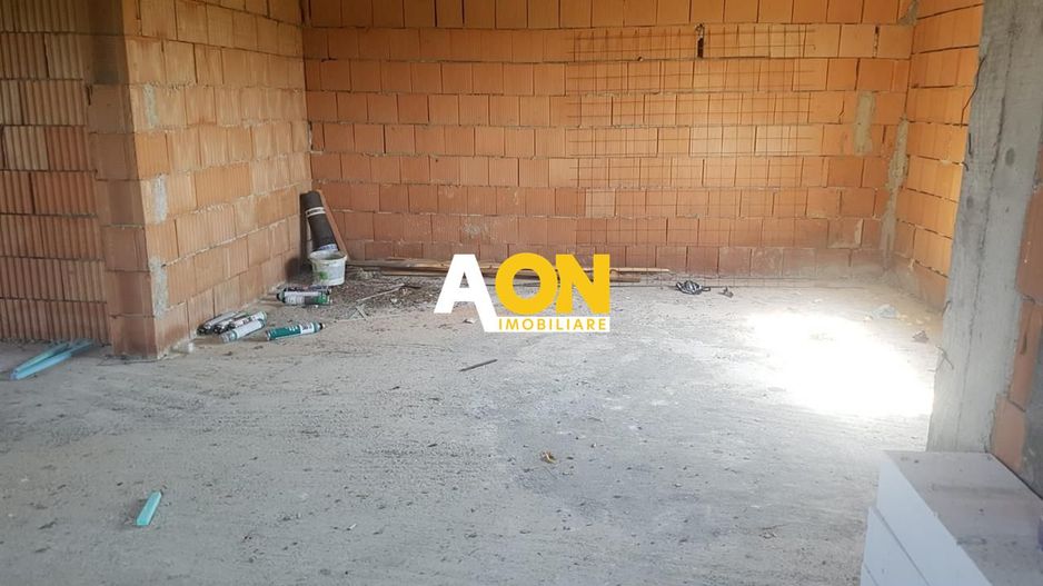 1/2 Duplex 4 camere 400 mp teren la rosu - Poză 2