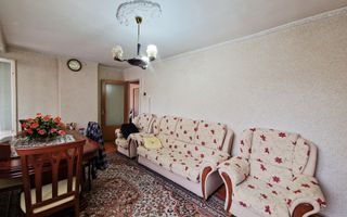 Apartament cu 3 camere decomandate in Cetate - Poză 2
