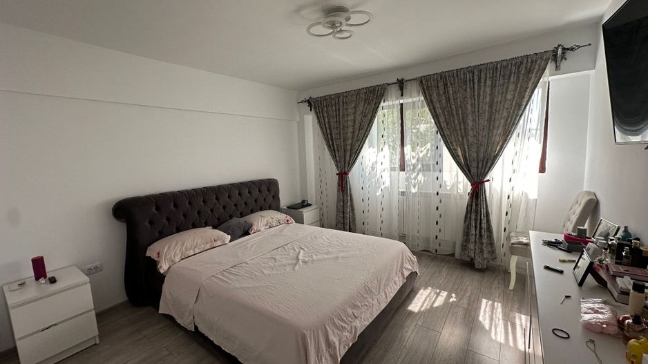 Apartament cu 3 camere, renovat modern, mobilat si utilat, zona CENTRU; - Poză 2