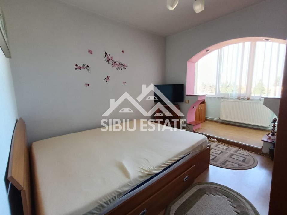 Apartament de vanzare cu 3 camere, decomandat -55 mp. balcon, pivnita - Poză 17