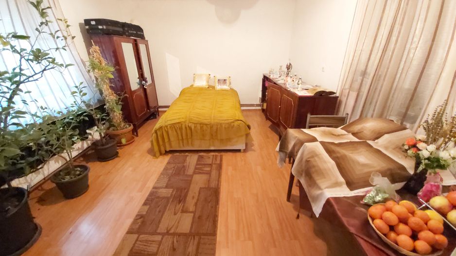 Casa de vanzare cu teren generos - Poză 3