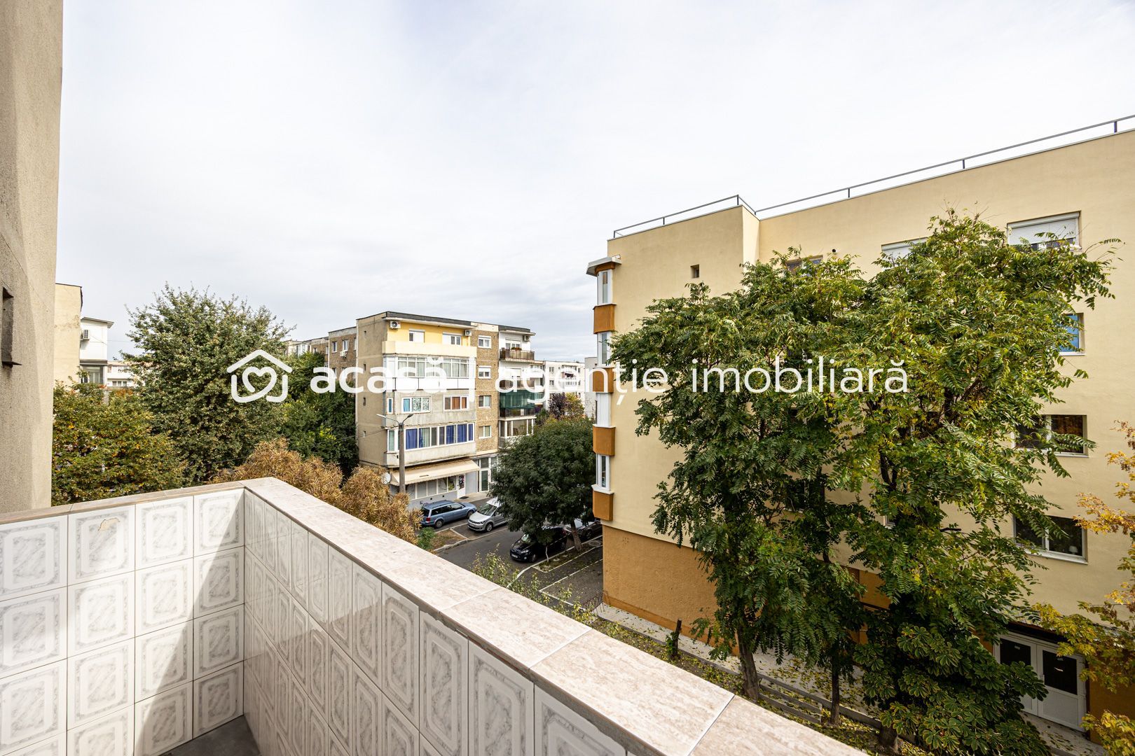 Rezervat De vânzare apartament spațios cu 2 camere decomandat etaj 3 - Poză 1