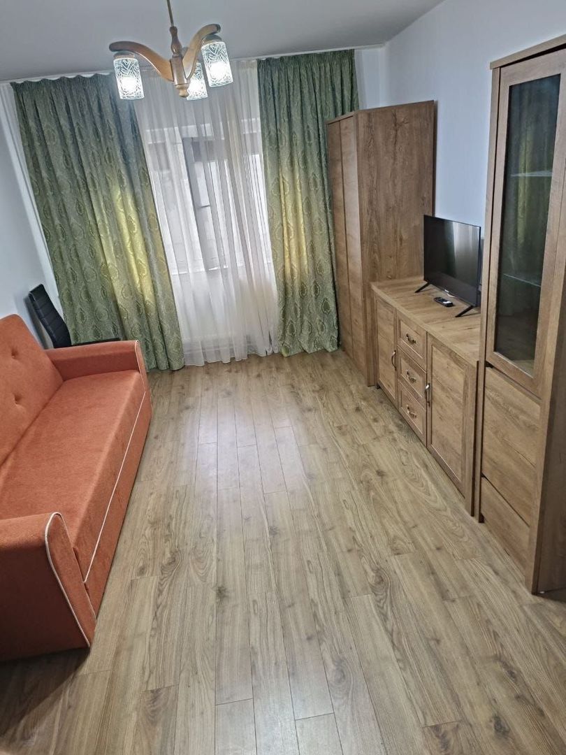 DE inchiriat apartament cu 3 camere, General. etaj 2, 450 euro - Poză 1