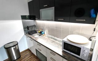 Apartament cu 3 camere in zona Lunei - Poză 9