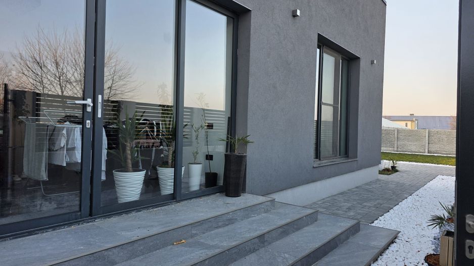 Casa- zona Metro - Poză 1