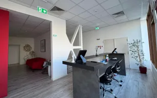 Spațiu versatil in zona centrala – birouri sau activități comerciale - Poză 19