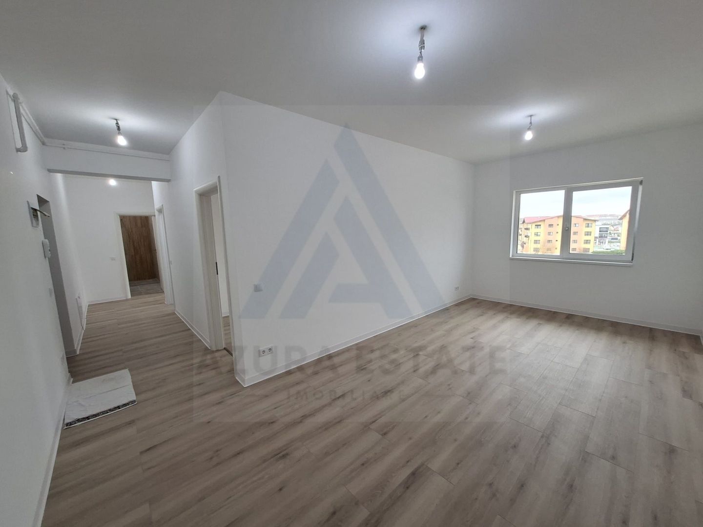 Apartament 3 camere 2 bai terasa curte si 2 locuri de parcare Selimbar - Poză 2