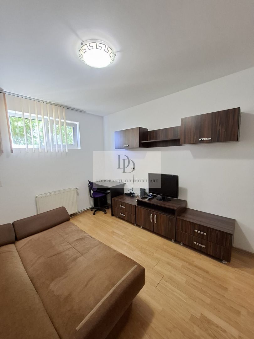 Apartament cu Potențial Investițional + Boxǎ | Zona Andrei Mureșanu - Poză 3