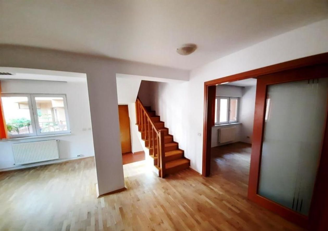 Duplex P+1, 4 camere, scara interioara, curte proprie, 104 mp, an 2013 - Poză 3