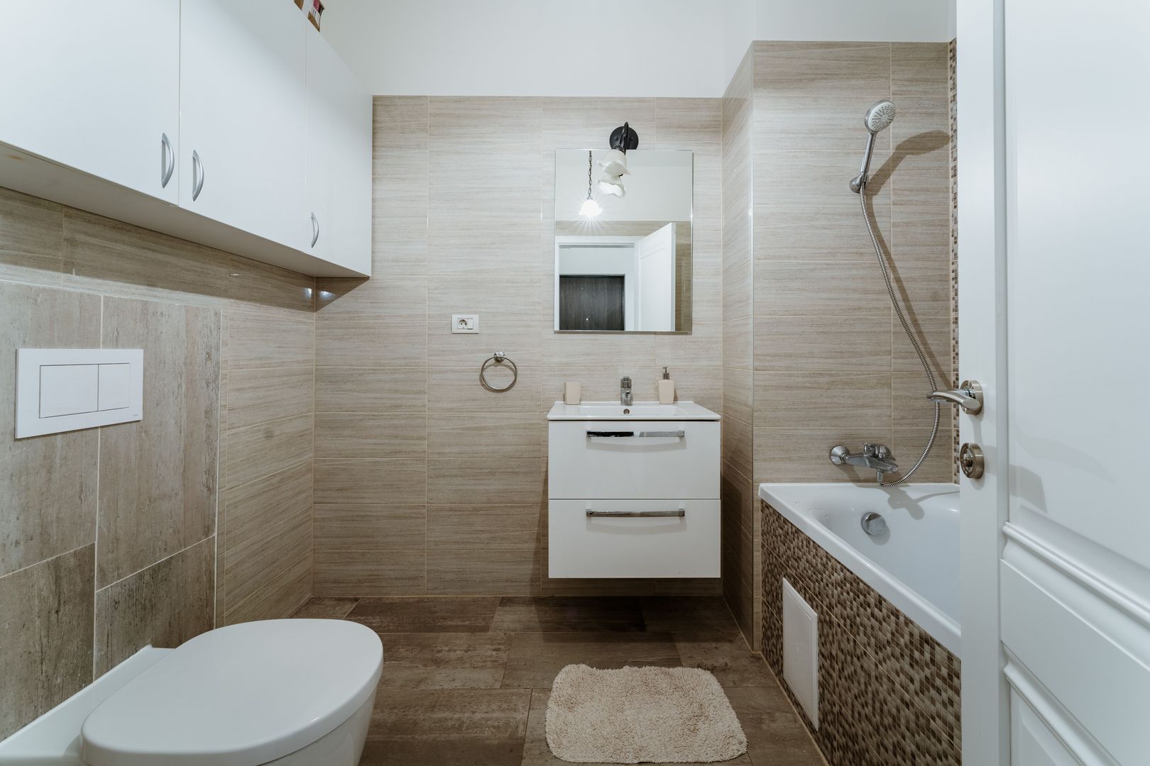 Apartament la Adora de închiriat - Poză 4