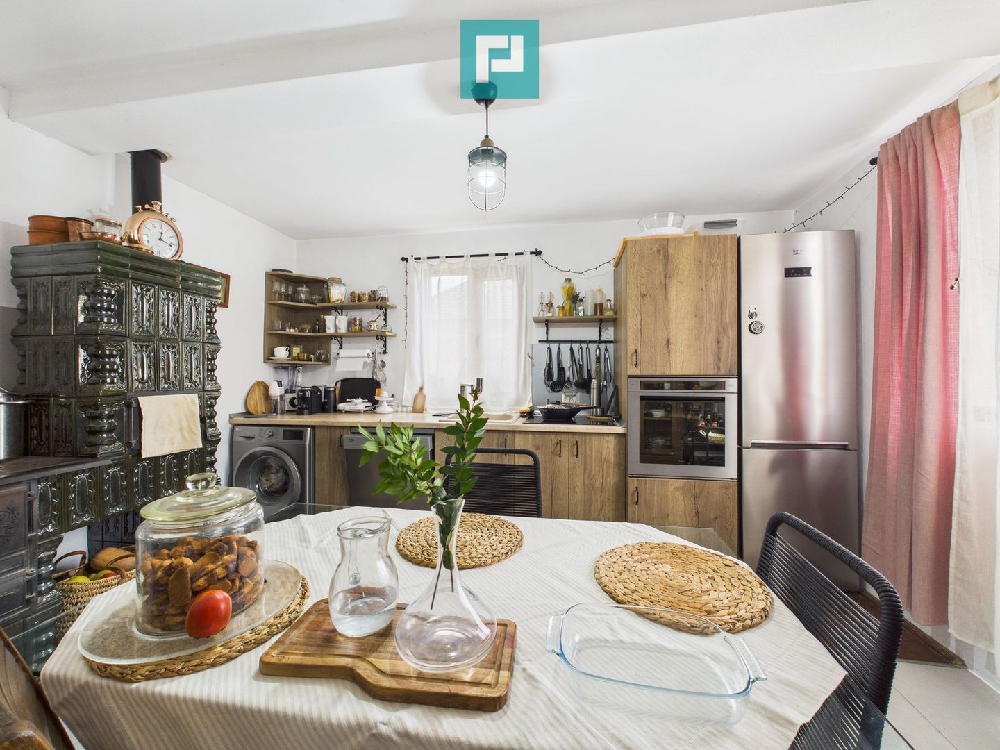 Casă renovată în localitatea Comănești, Arad - Poză 4