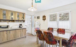 Casă cu 4 camere în Curtici pentru investiții - Poză 4